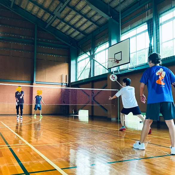 バドミントンの試合風景