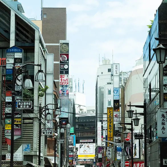 仲町通りのビル群