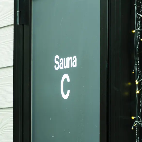 SAUNA Cの扉