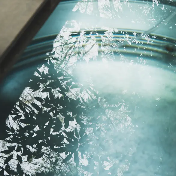 水風呂の水面の写真